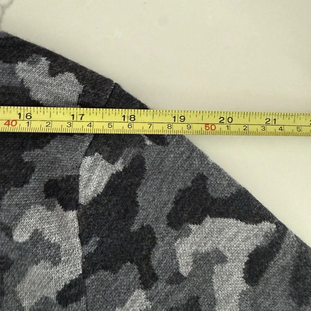 G/Fore 1/4 Zip Sweater Size L in Shades of Gray Camouflage 100% Wool EUC Golf
